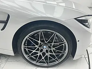 Used 2019 BMW M4 Competition Mineral White - Interior and Exterior details 17
