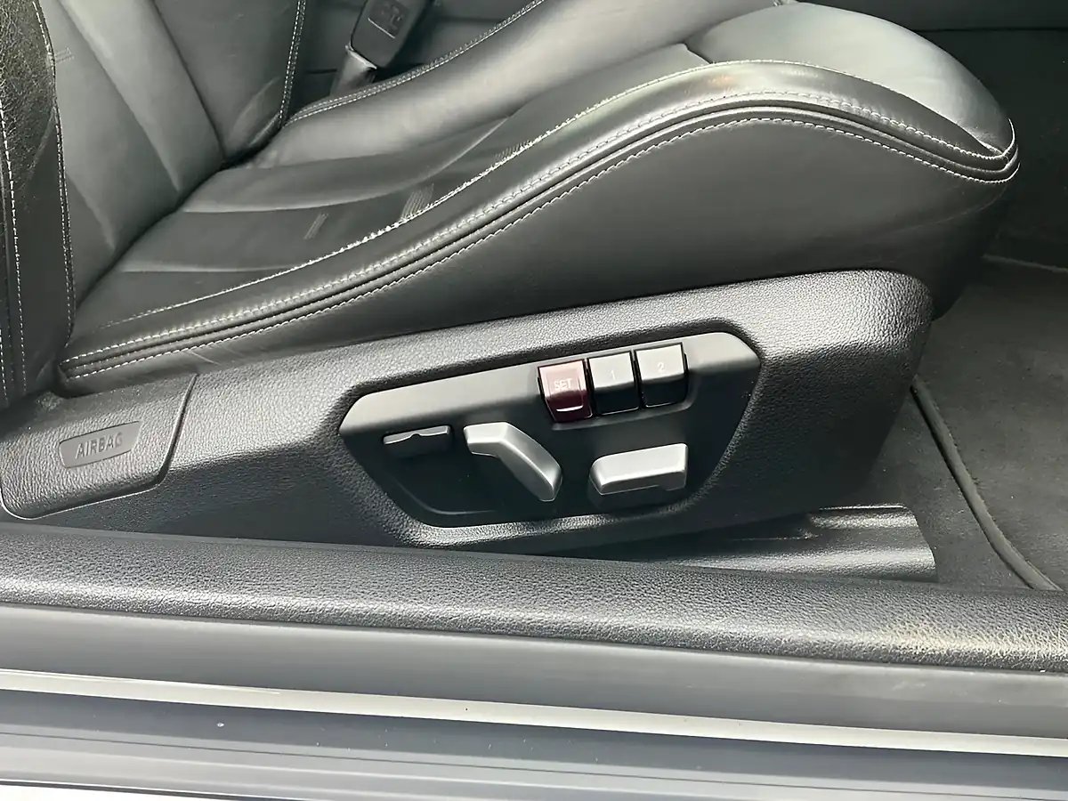 Used 2019 BMW M4 Competition Mineral White - Interior and Exterior details 18