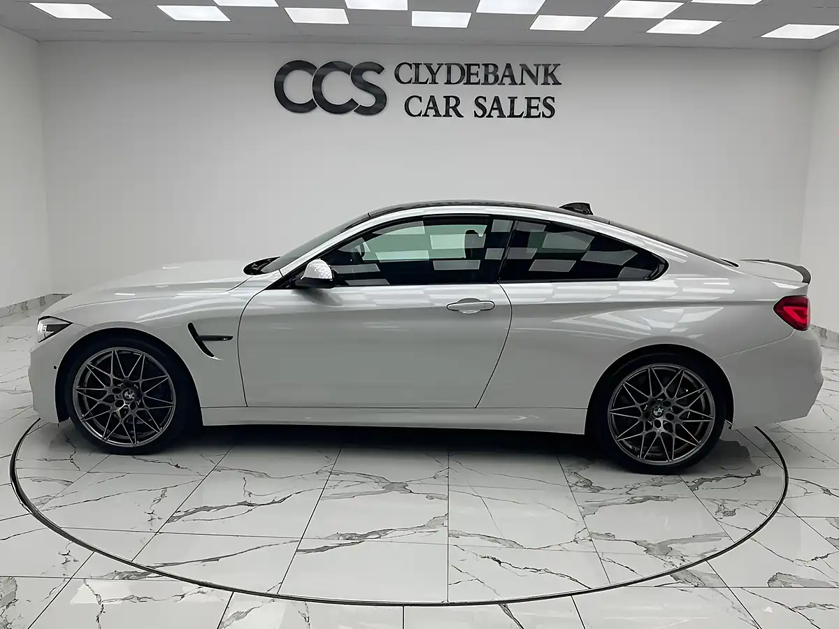 Used 2019 BMW M4 Competition Mineral White - Interior and Exterior details 6