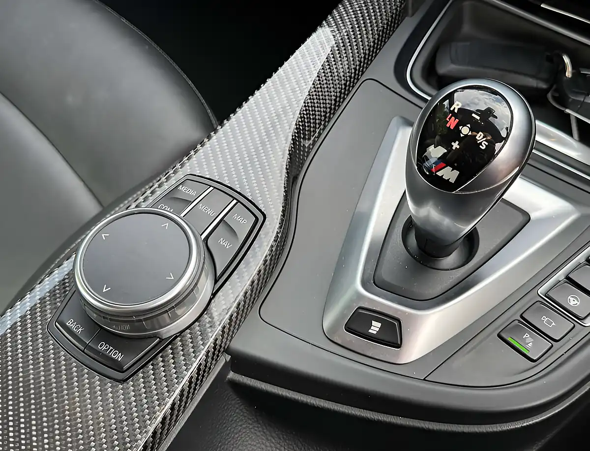 Used 2019 BMW M4 Competition Mineral White - Interior and Exterior details 15