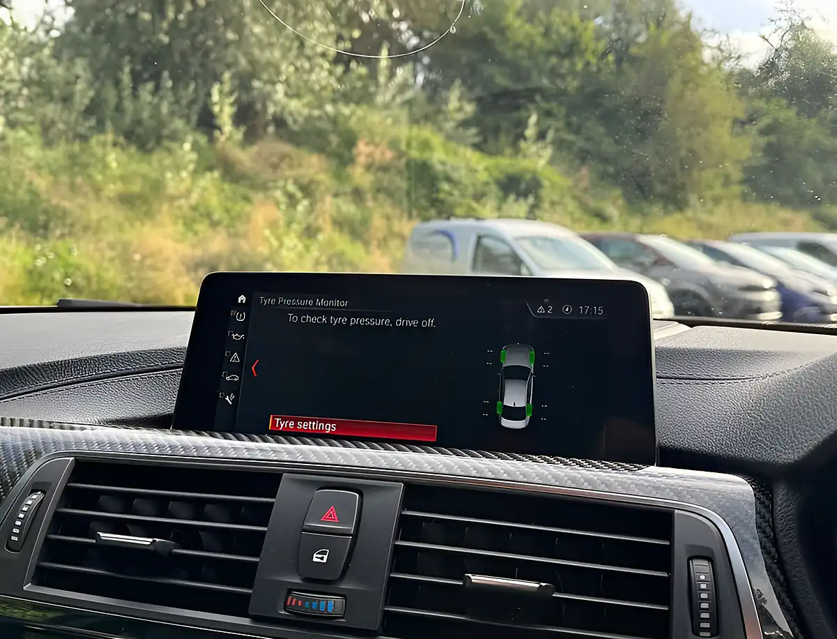 Used 2019 BMW M4 Competition Mineral White - Interior and Exterior details 17