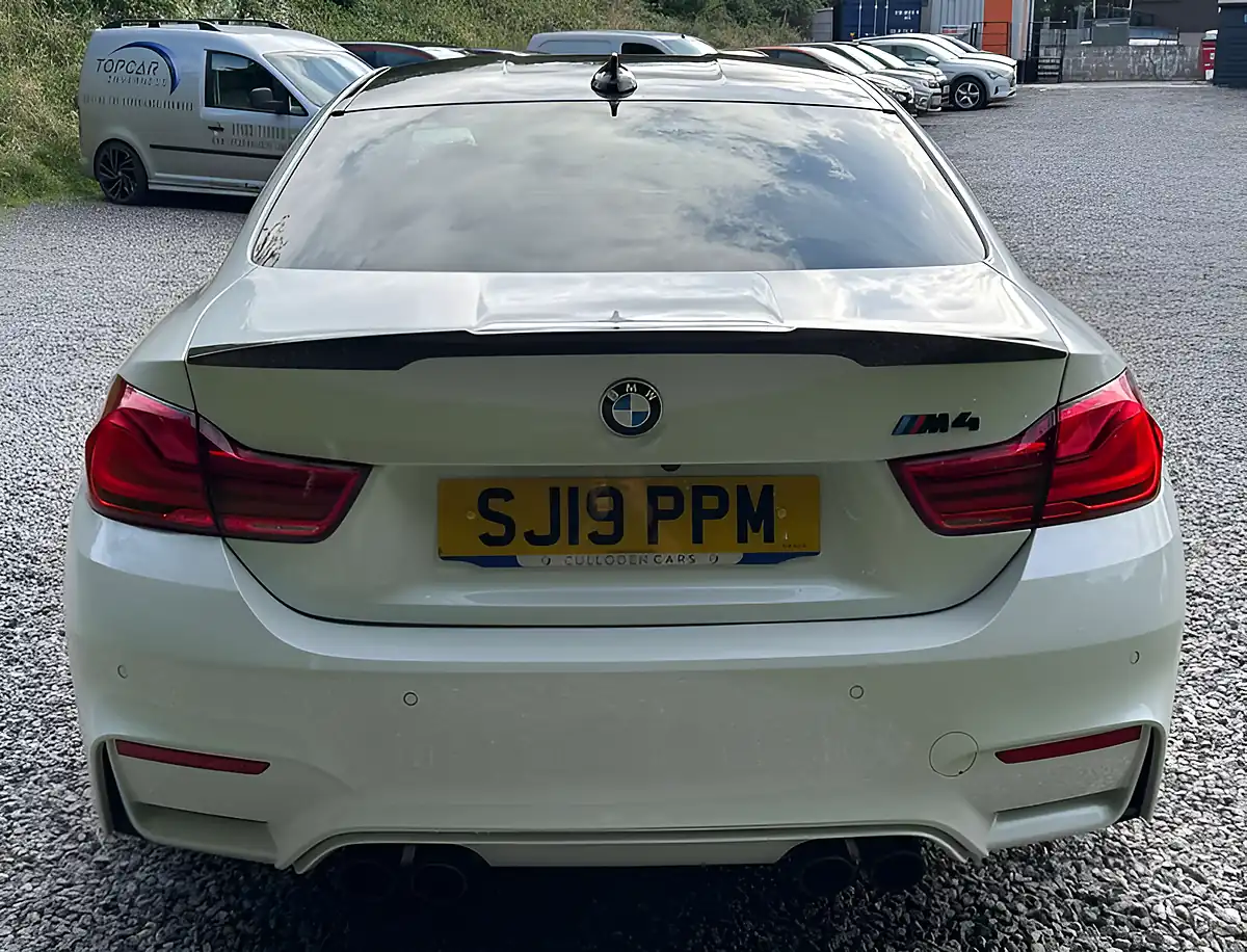 Used 2019 BMW M4 Competition Mineral White - Interior and Exterior details 4