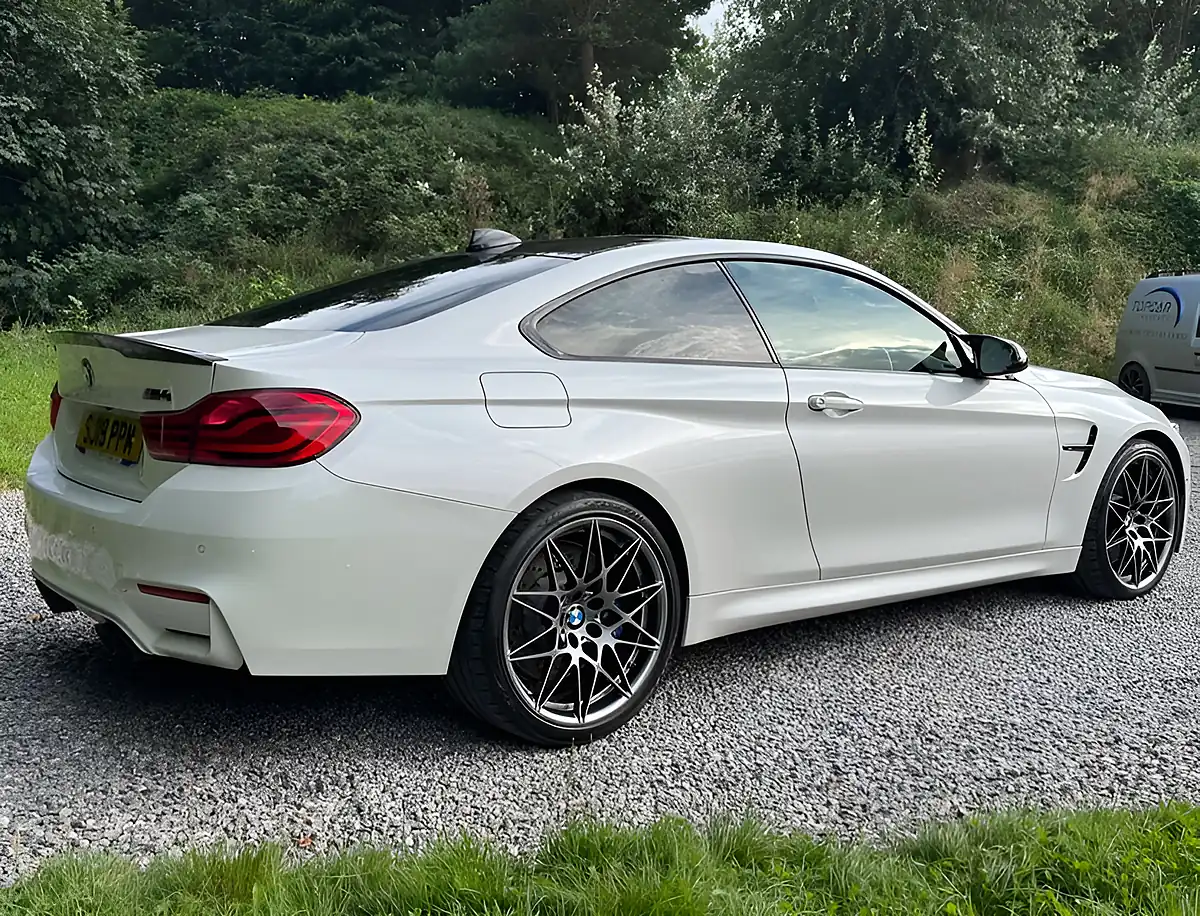 Used 2019 BMW M4 Competition Mineral White - Interior and Exterior details 5
