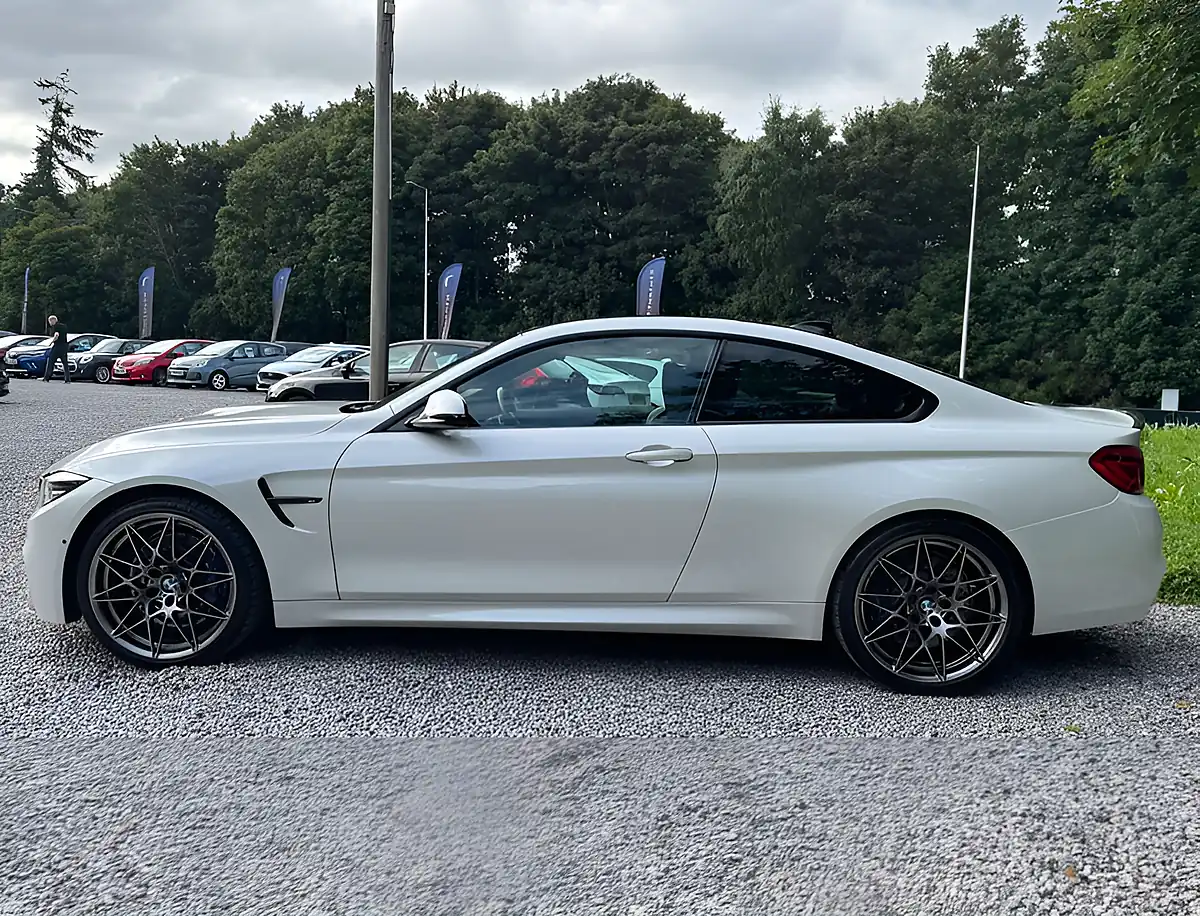 Used 2019 BMW M4 Competition Mineral White - Interior and Exterior details 8