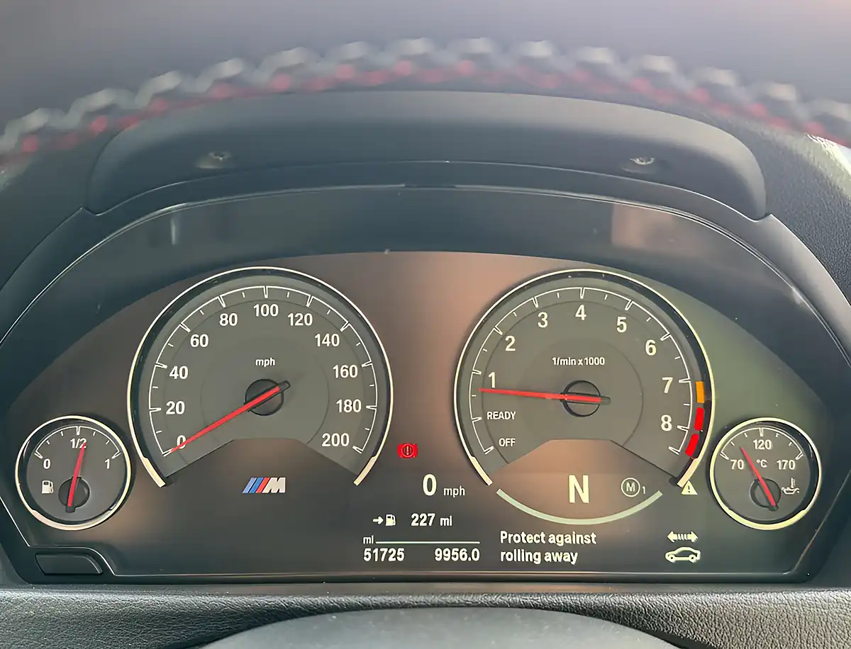 Used 2019 BMW M4 Competition Mineral White - Interior and Exterior details 9