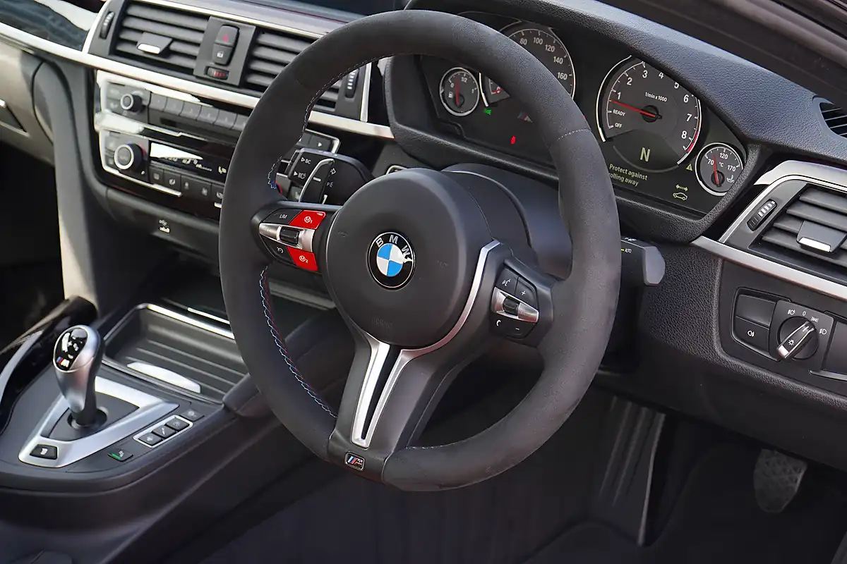 Used 2019 BMW M4 Competition San Marino Blue - Interior and Exterior details 17