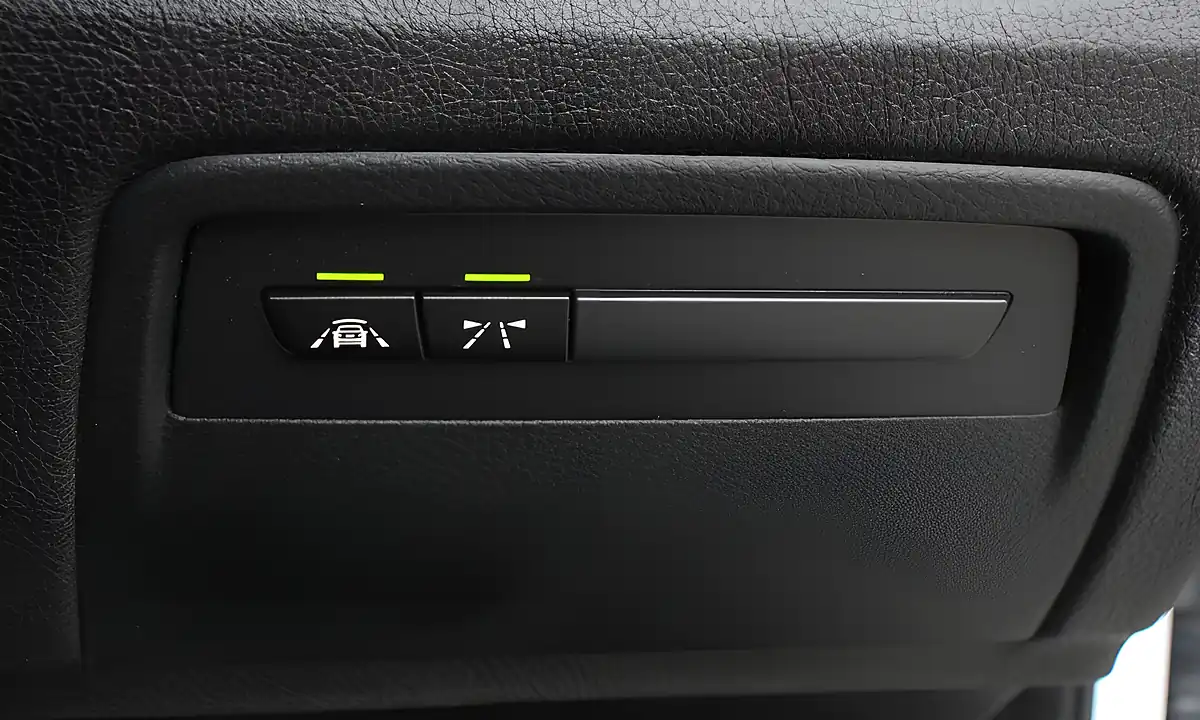 Used 2019 BMW M4 Competition White - Interior and Exterior details 12