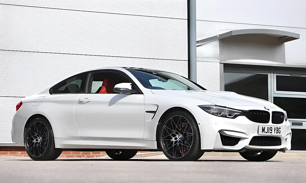 Used 2019 BMW M4 Competition White - Interior and Exterior details 14