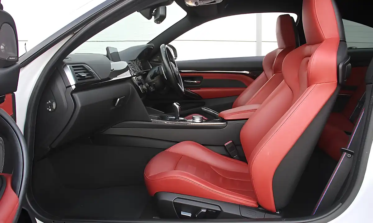 Used 2019 BMW M4 Competition White - Interior and Exterior details 15