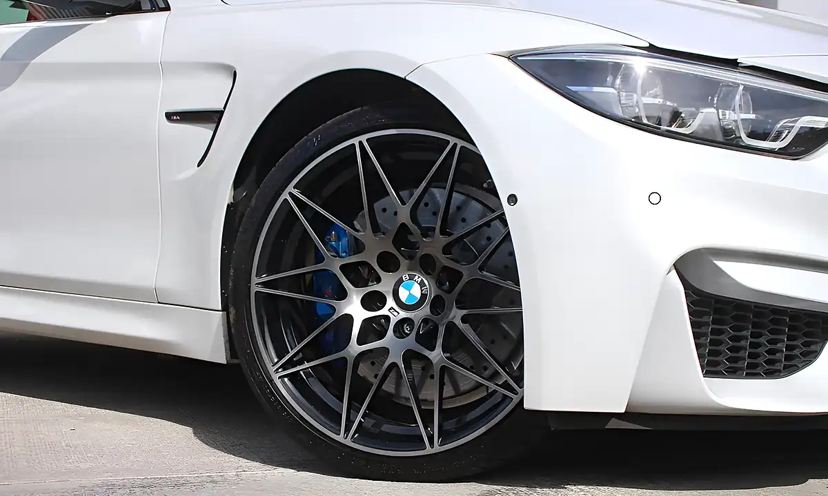 Used 2019 BMW M4 Competition White - Interior and Exterior details 16