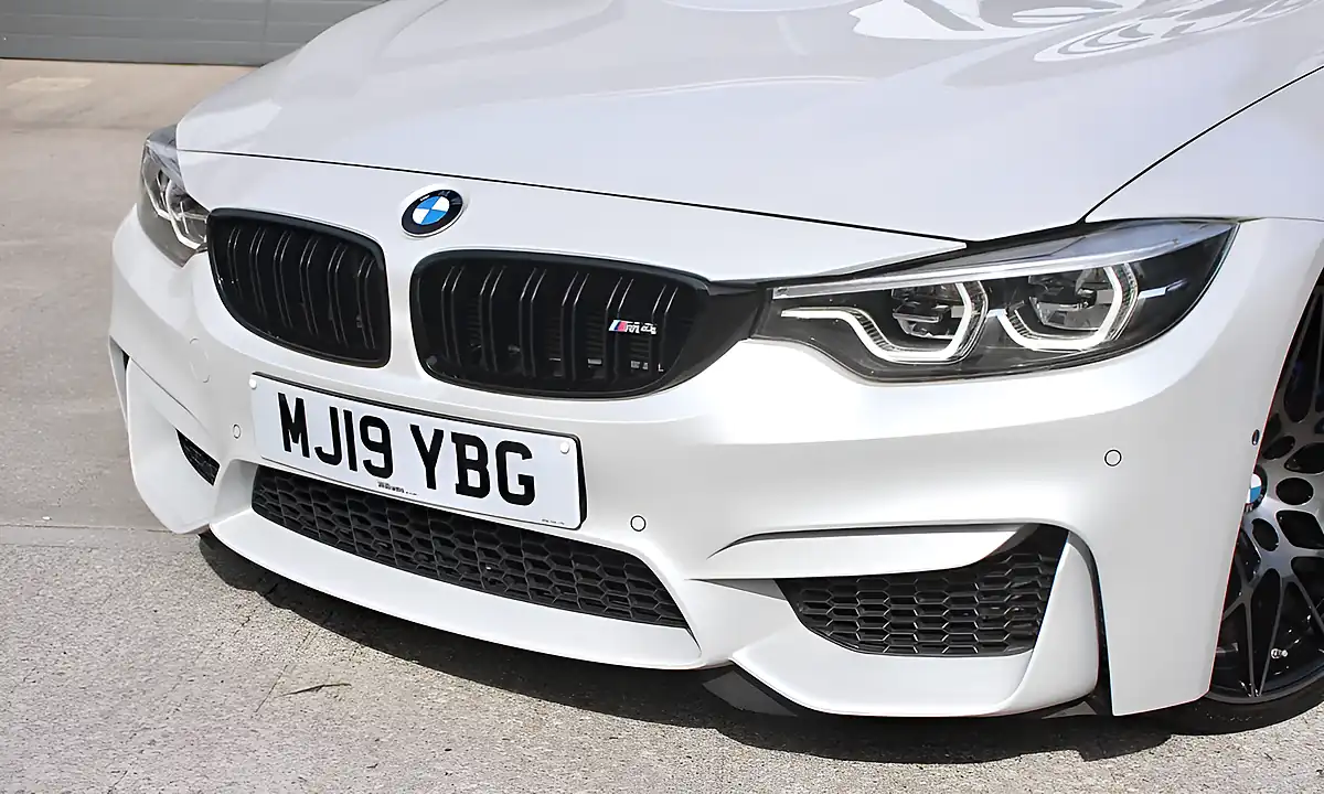 Used 2019 BMW M4 Competition White - Interior and Exterior details 17