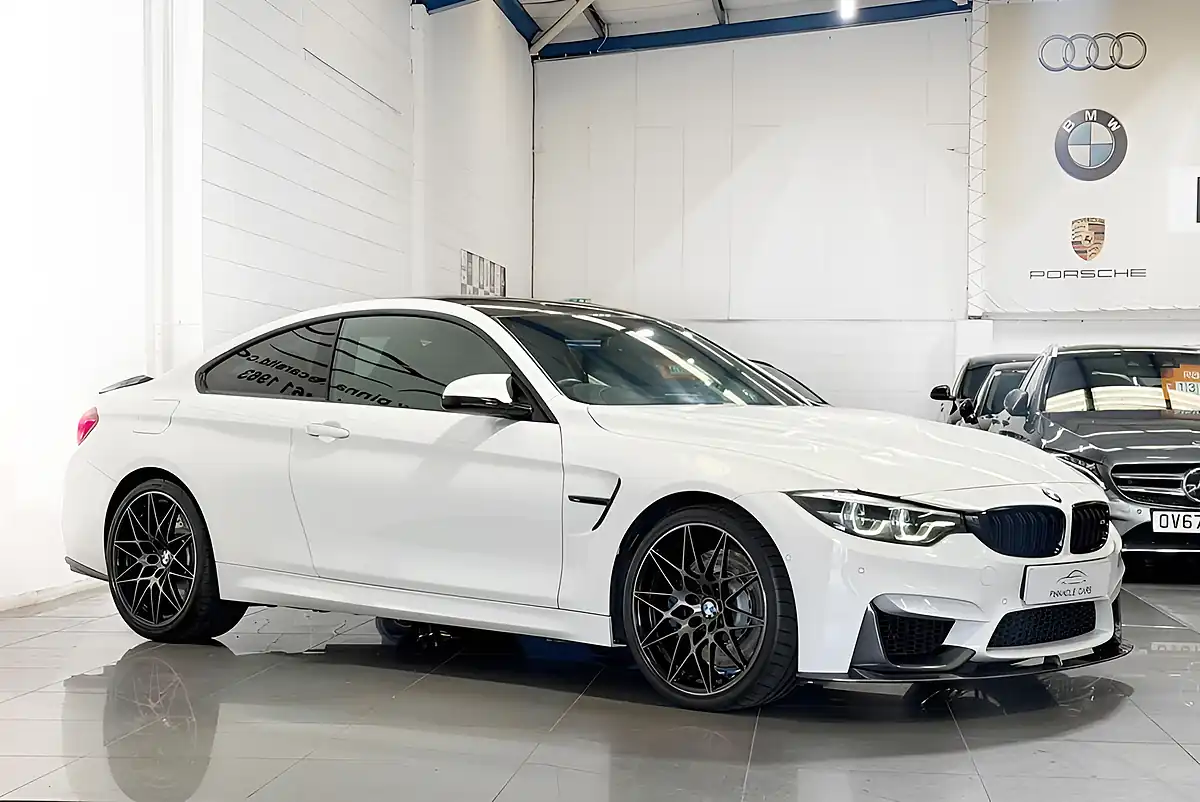 Used 2019 BMW M4 Competition White - Interior and Exterior details 7