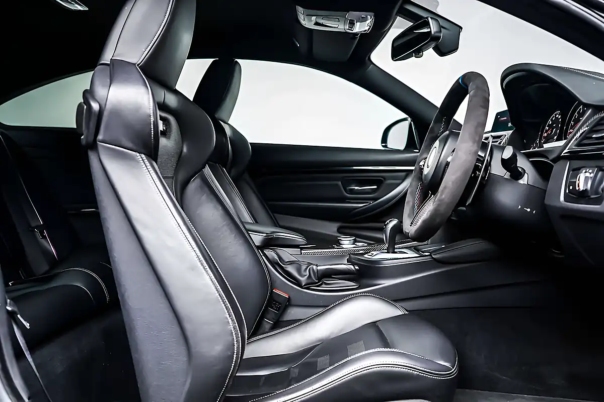 Used 2019 BMW M4 Competition Yas Marina Blue Metallic - Interior and Exterior details 6