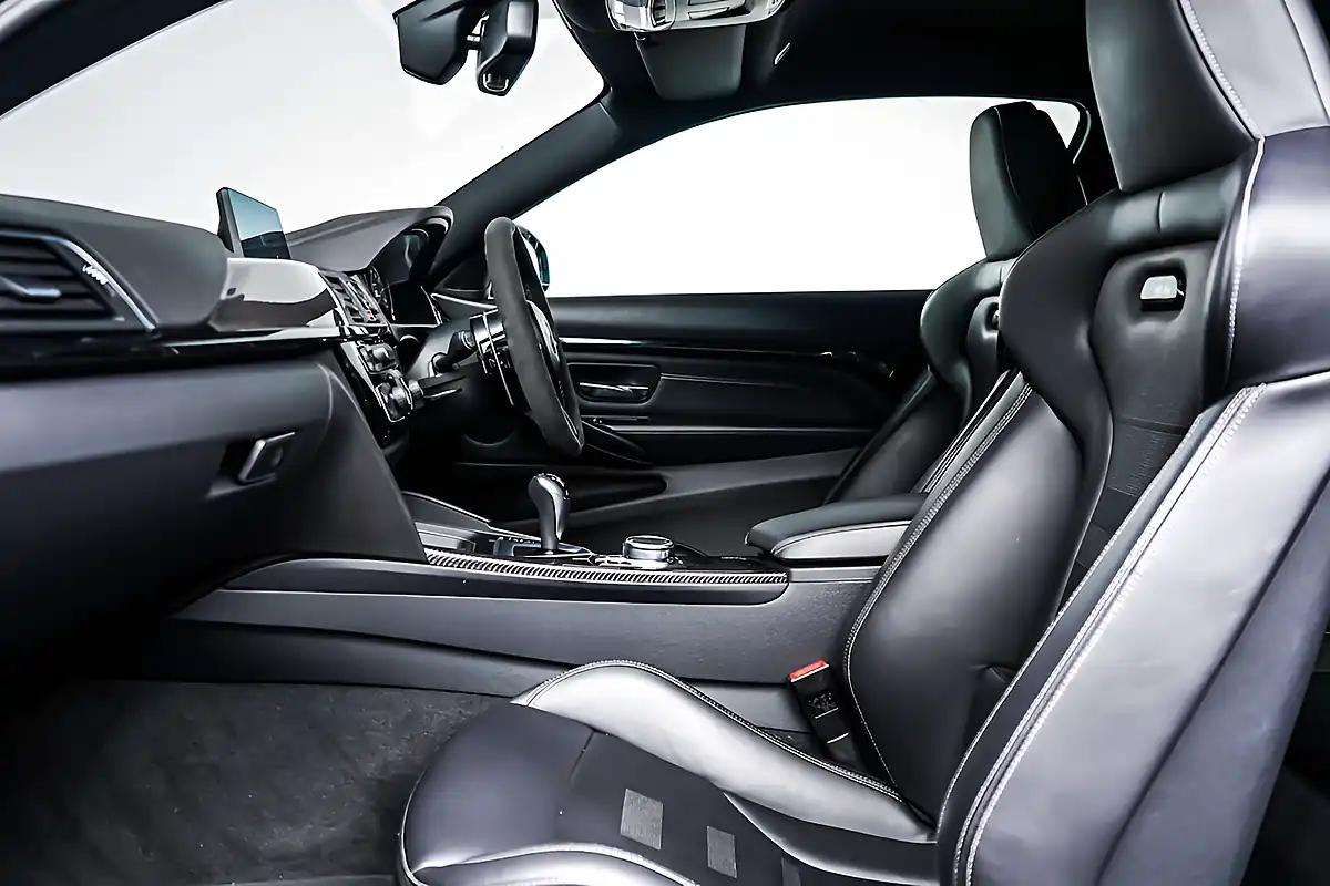 Used 2019 BMW M4 Competition Yas Marina Blue Metallic - Interior and Exterior details 7