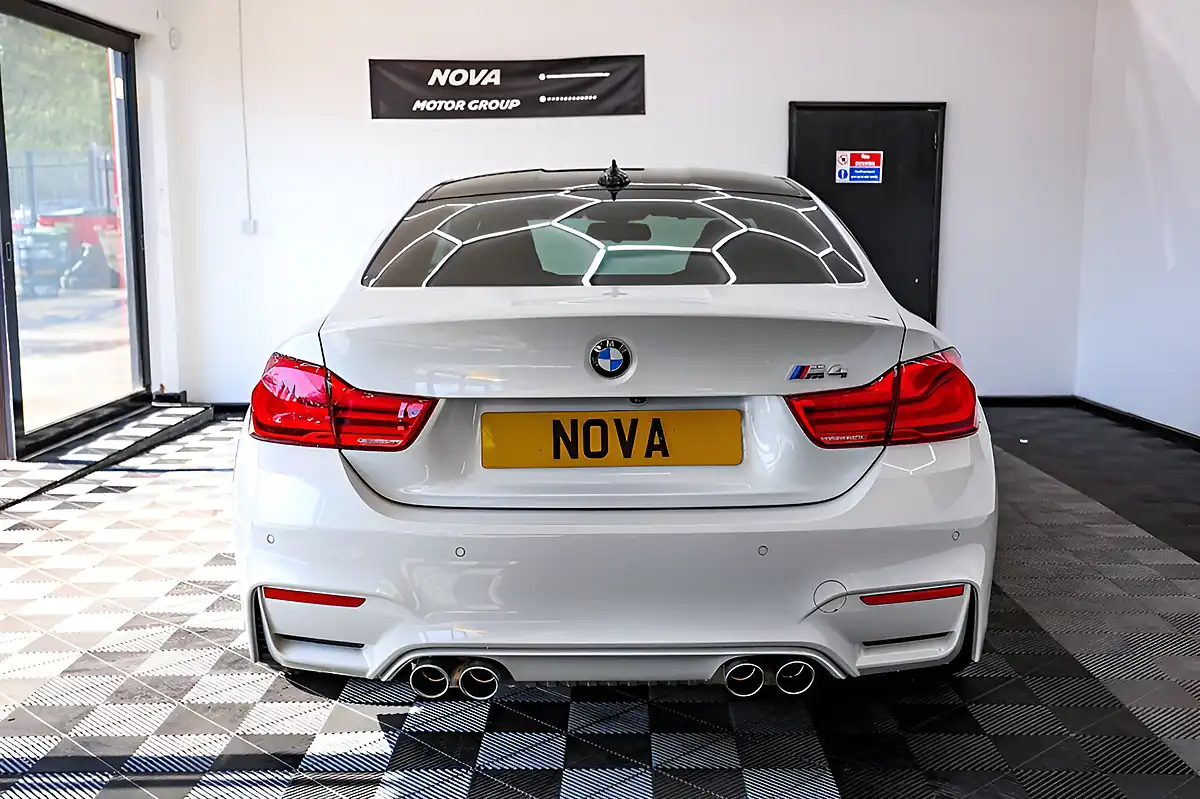 Used 2019 BMW M4 Mineral White - Interior and Exterior details 11