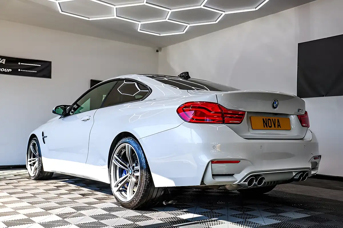 Used 2019 BMW M4 Mineral White - Interior and Exterior details 12