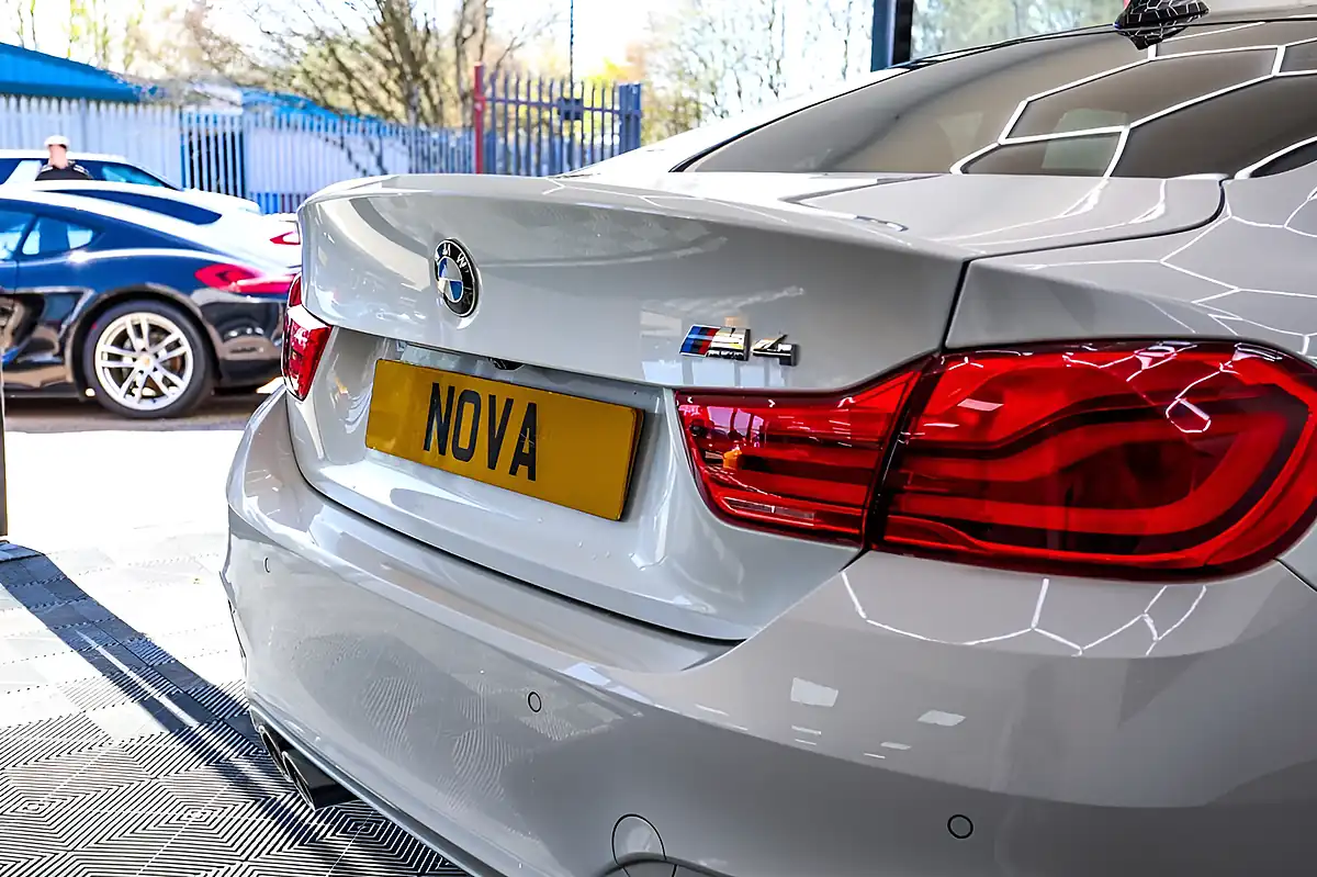 Used 2019 BMW M4 Mineral White - Interior and Exterior details 13