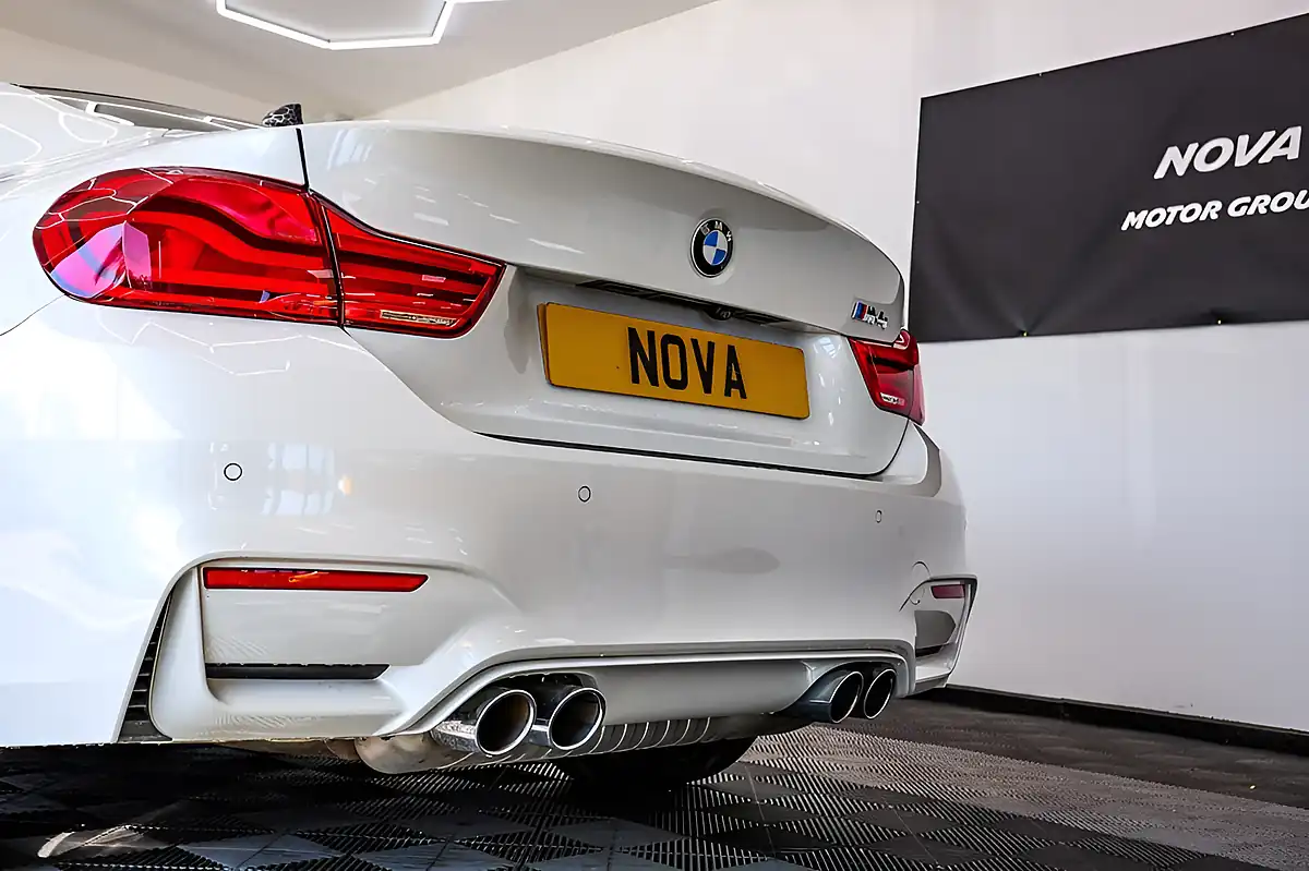Used 2019 BMW M4 Mineral White - Interior and Exterior details 14