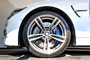 Used 2019 BMW M4 Mineral White - Interior and Exterior details 16
