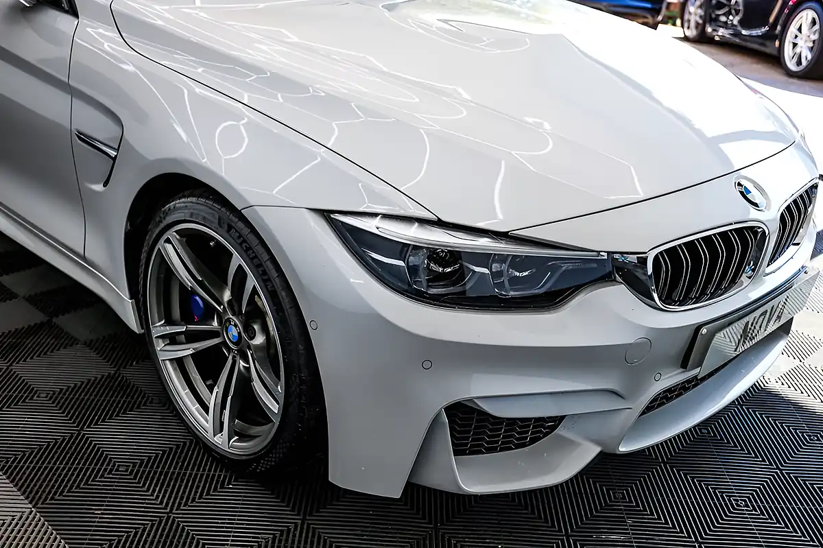 Used 2019 BMW M4 Mineral White - Interior and Exterior details 17