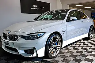 Used 2019 BMW M4 Mineral White - Interior and Exterior details 7