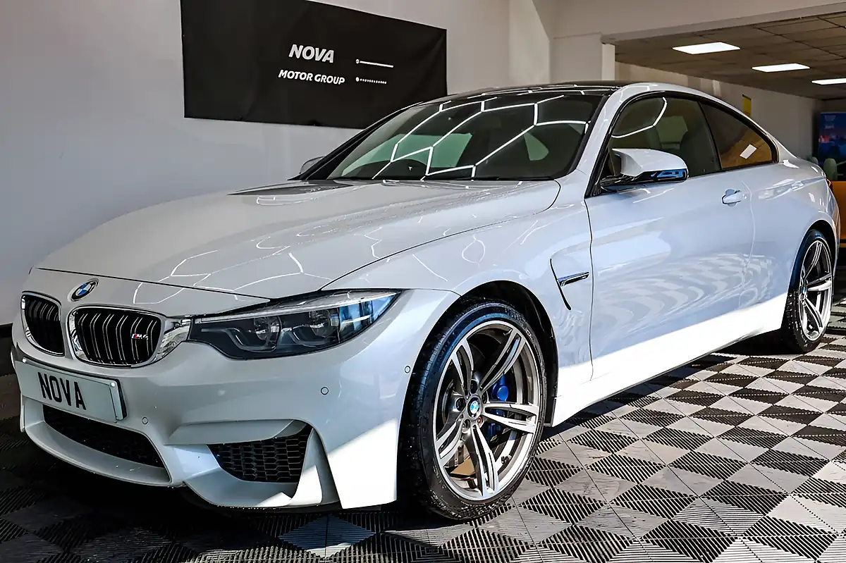 Used 2019 BMW M4 Mineral White - Interior and Exterior details 7
