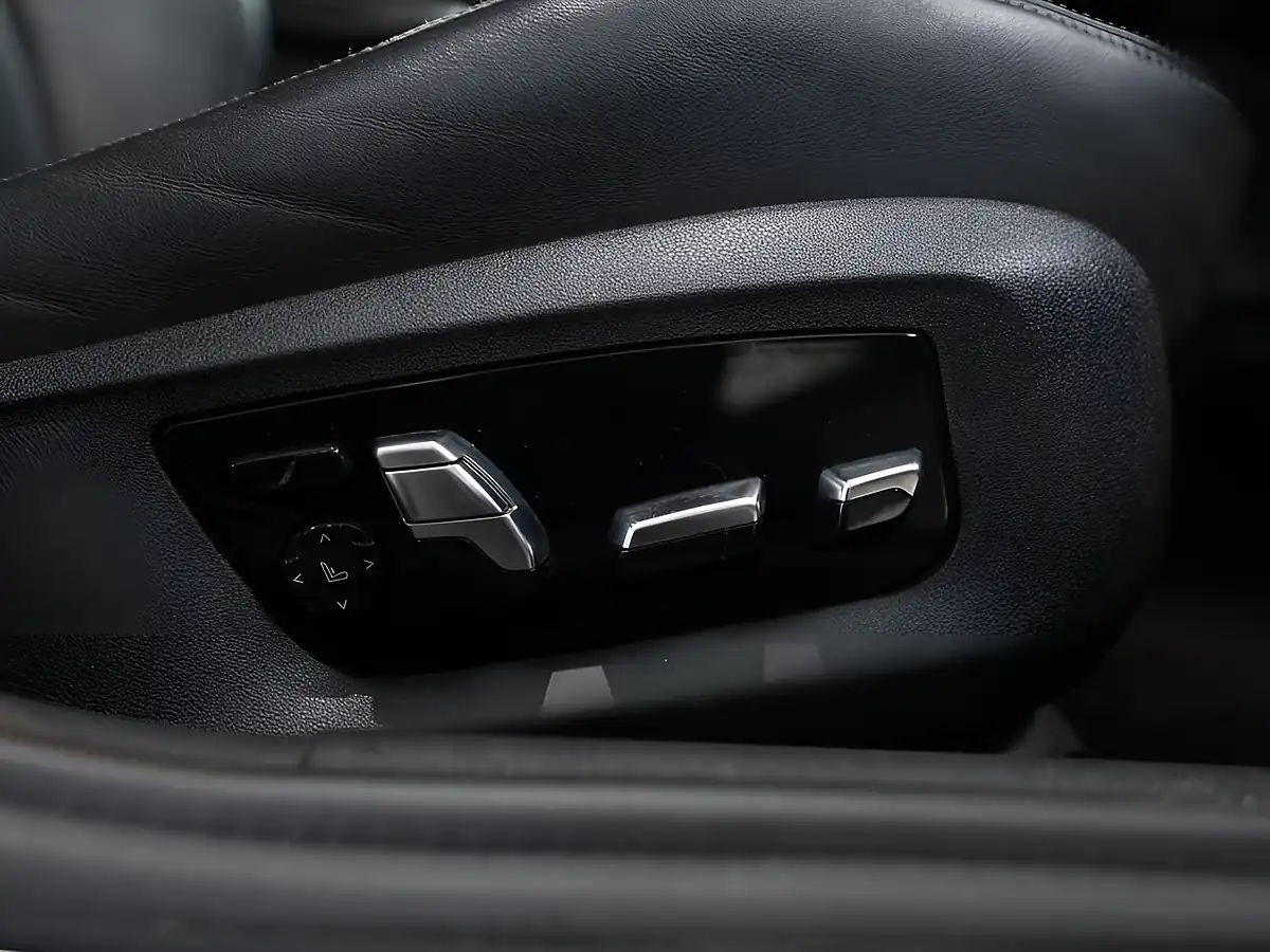 Used 2019 BMW M5 Blue - Interior and Exterior details 10