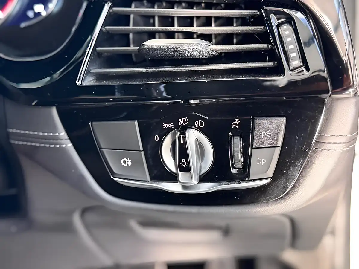 Used 2019 BMW M5 Competition Donington Grey - Interior and Exterior details 14