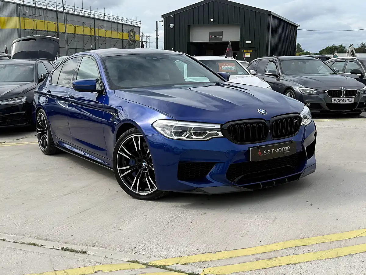 Used 2019 BMW M5 Saloon Blue - Front View