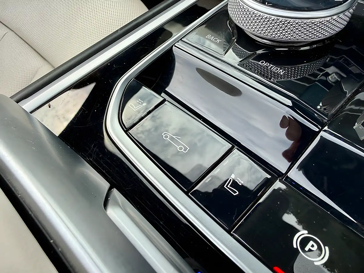 Used 2019 BMW M850i Convertible Carbon Black - Interior and Exterior details 16