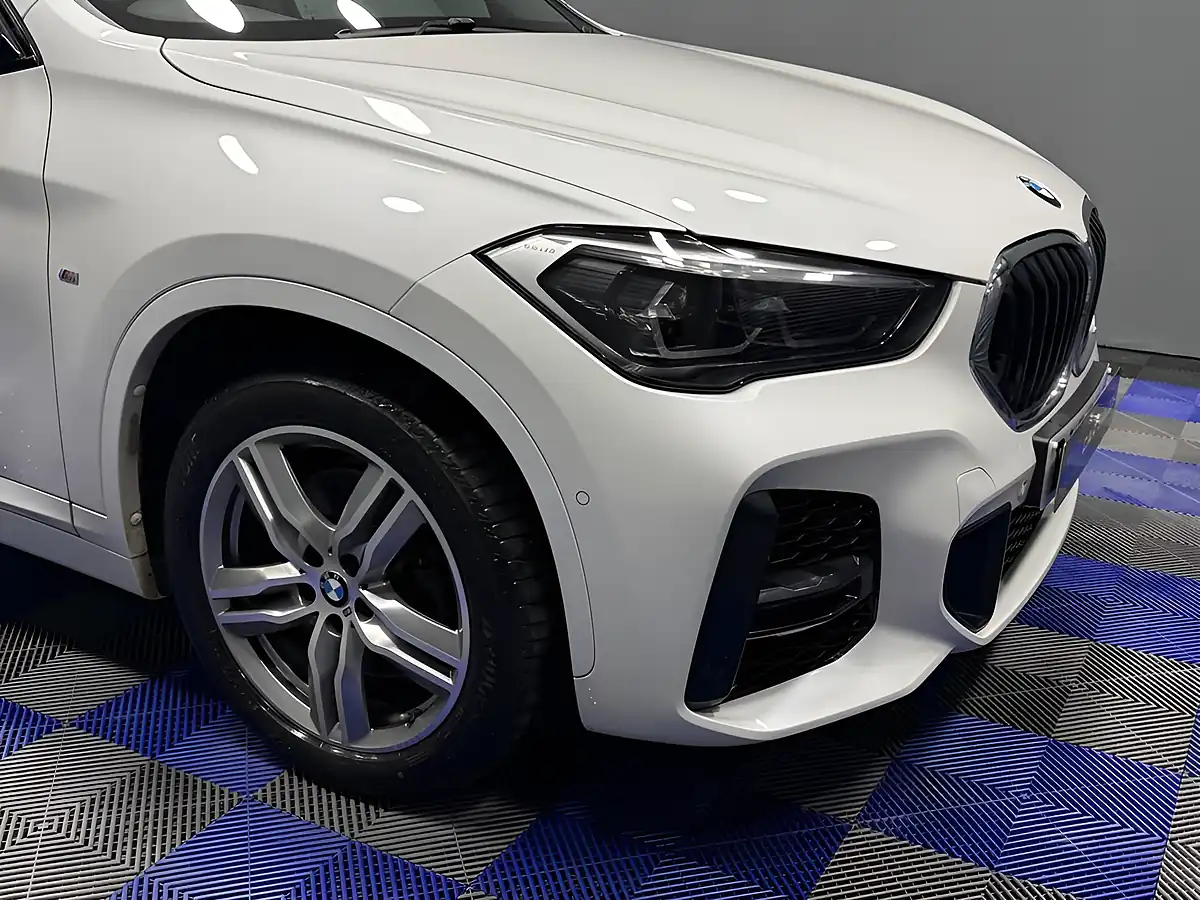 Used 2019 BMW X1 M Sport Mineral White - Interior and Exterior details 3