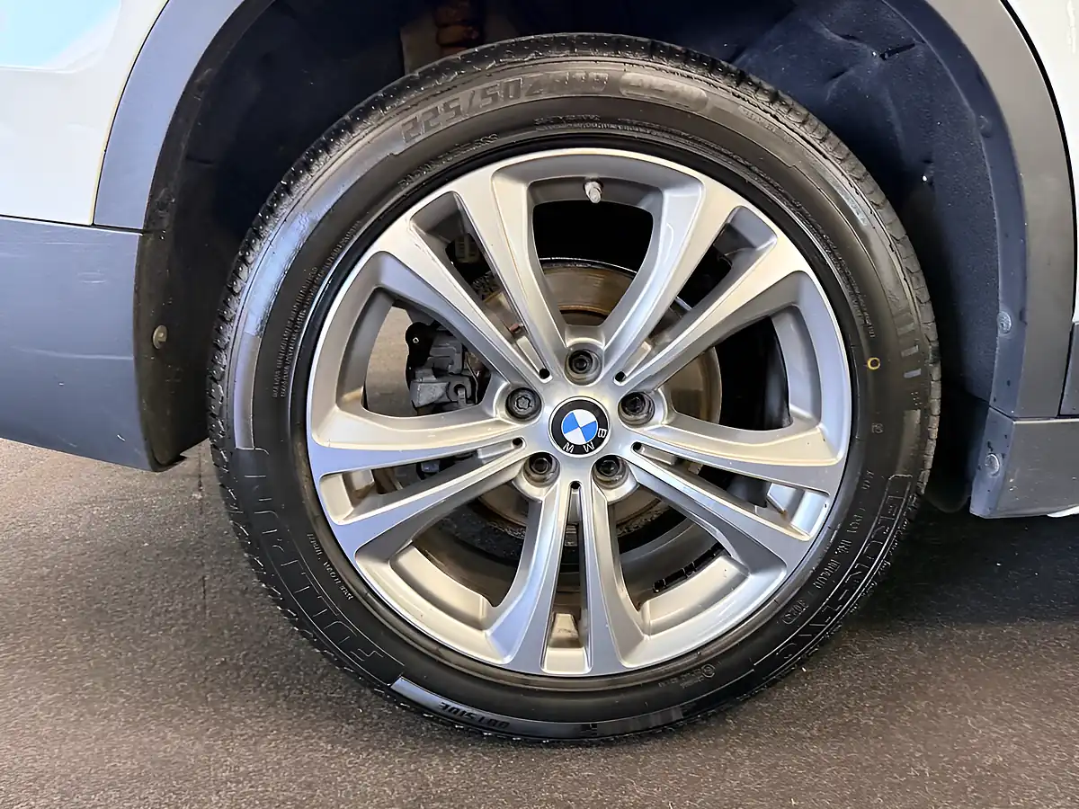 Used 2019 BMW X1 S-Drive Sport Alpine White - Interior and Exterior details 14