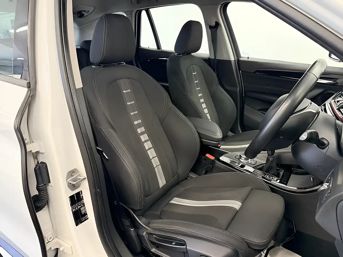 Used 2019 BMW X1 S-Drive Sport Alpine White - Interior and Exterior details 3