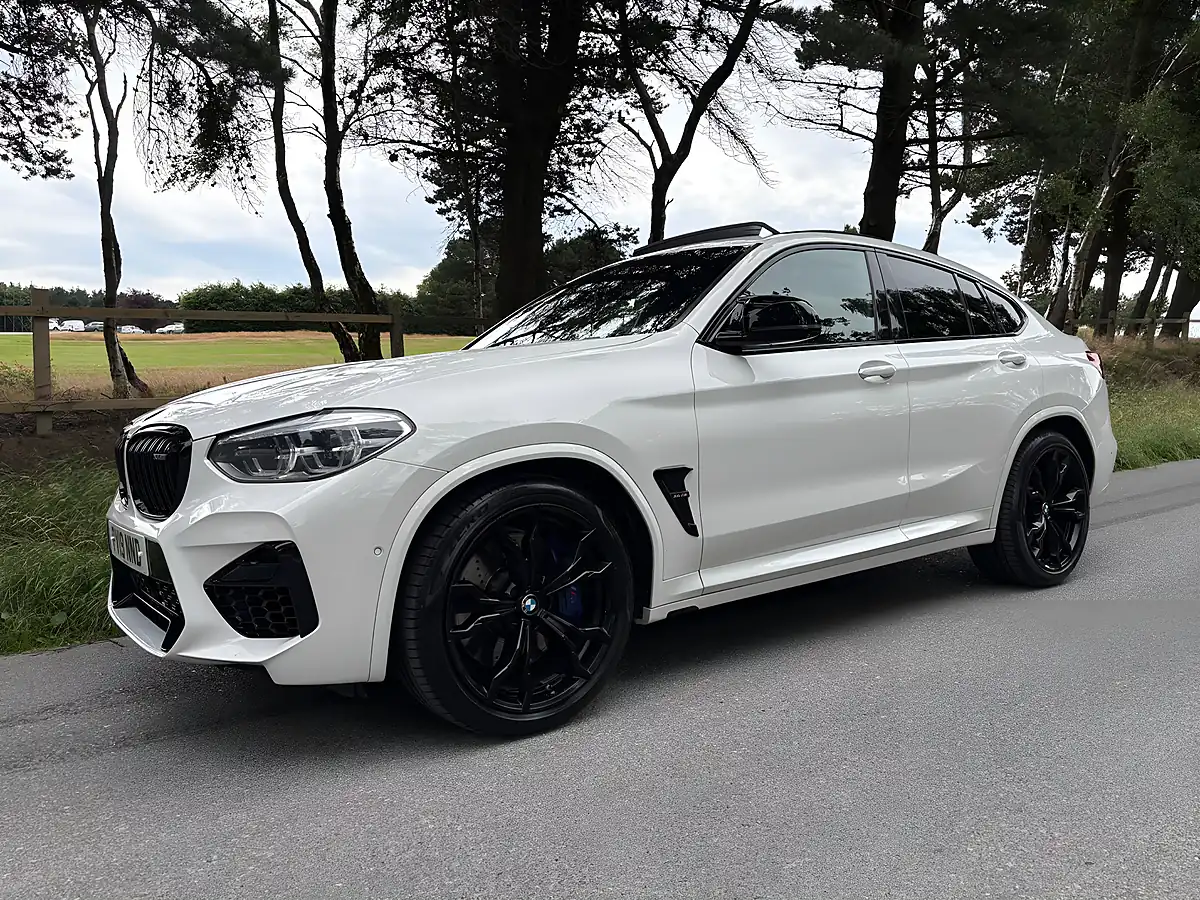 Used 2019 BMW X4 M Competition White - Interior and Exterior details 10