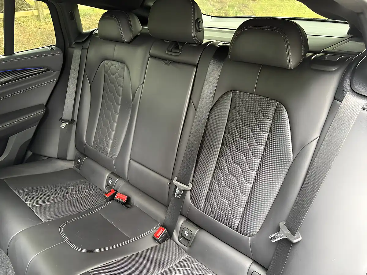 Used 2019 BMW X4 M Competition White - Interior and Exterior details 15