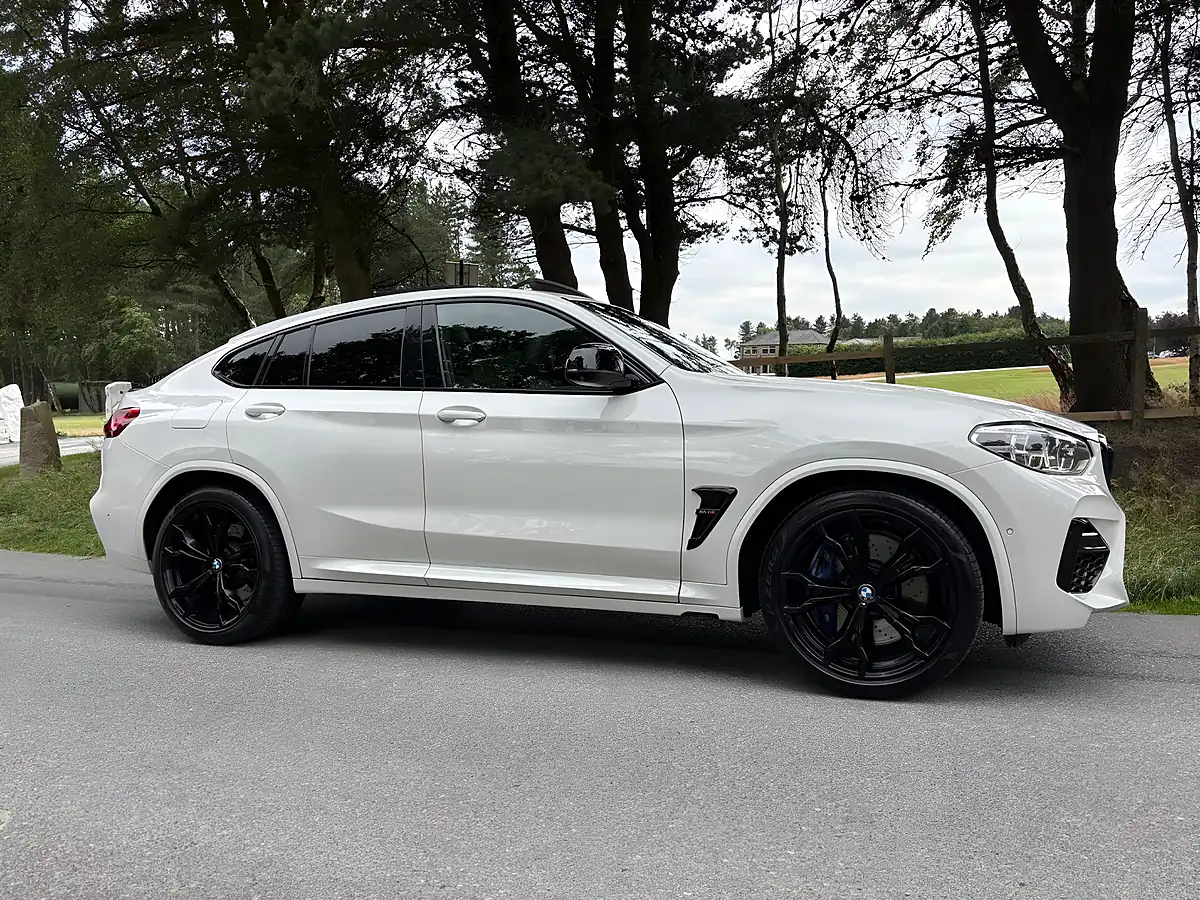 Used 2019 BMW X4 M Competition White - Interior and Exterior details 3