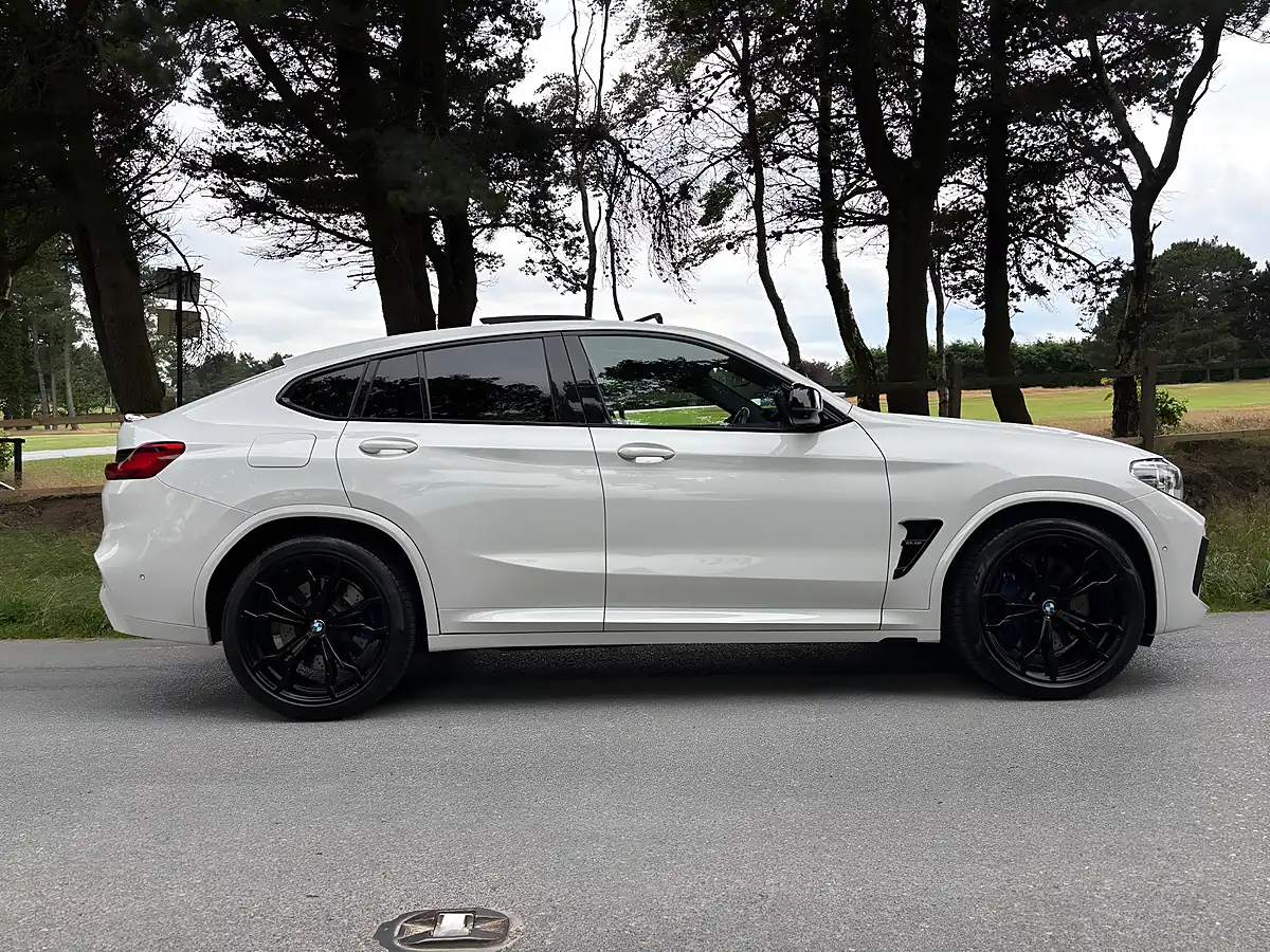 Used 2019 BMW X4 M Competition White - Interior and Exterior details 4