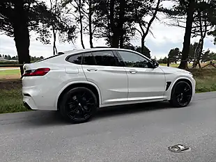 Used 2019 BMW X4 M Competition White - Interior and Exterior details 5