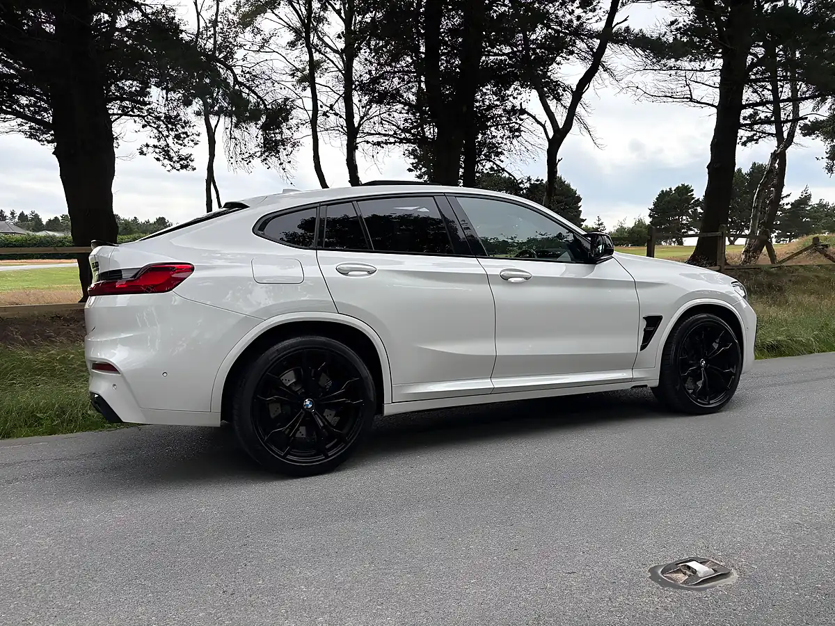 Used 2019 BMW X4 M Competition White - Interior and Exterior details 5