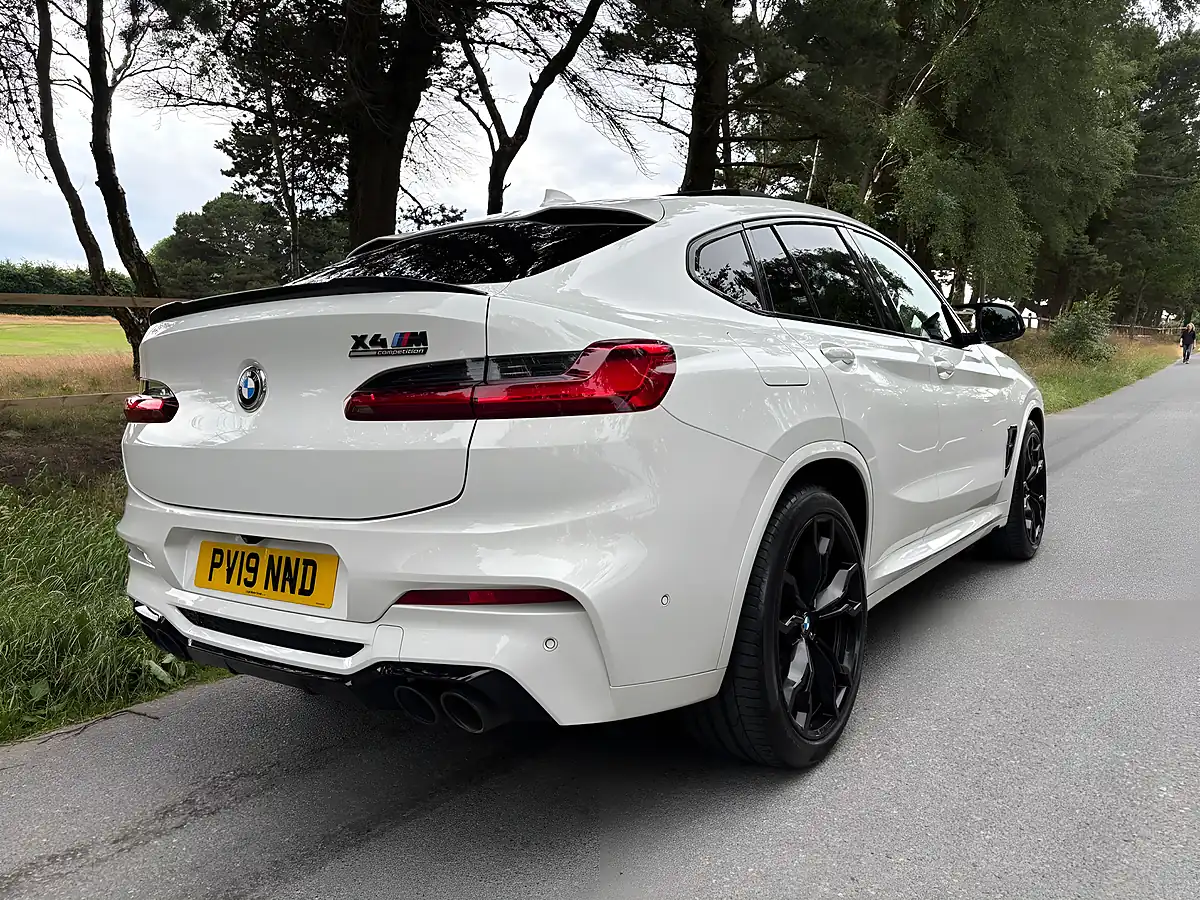 Used 2019 BMW X4 M Competition White - Interior and Exterior details 7