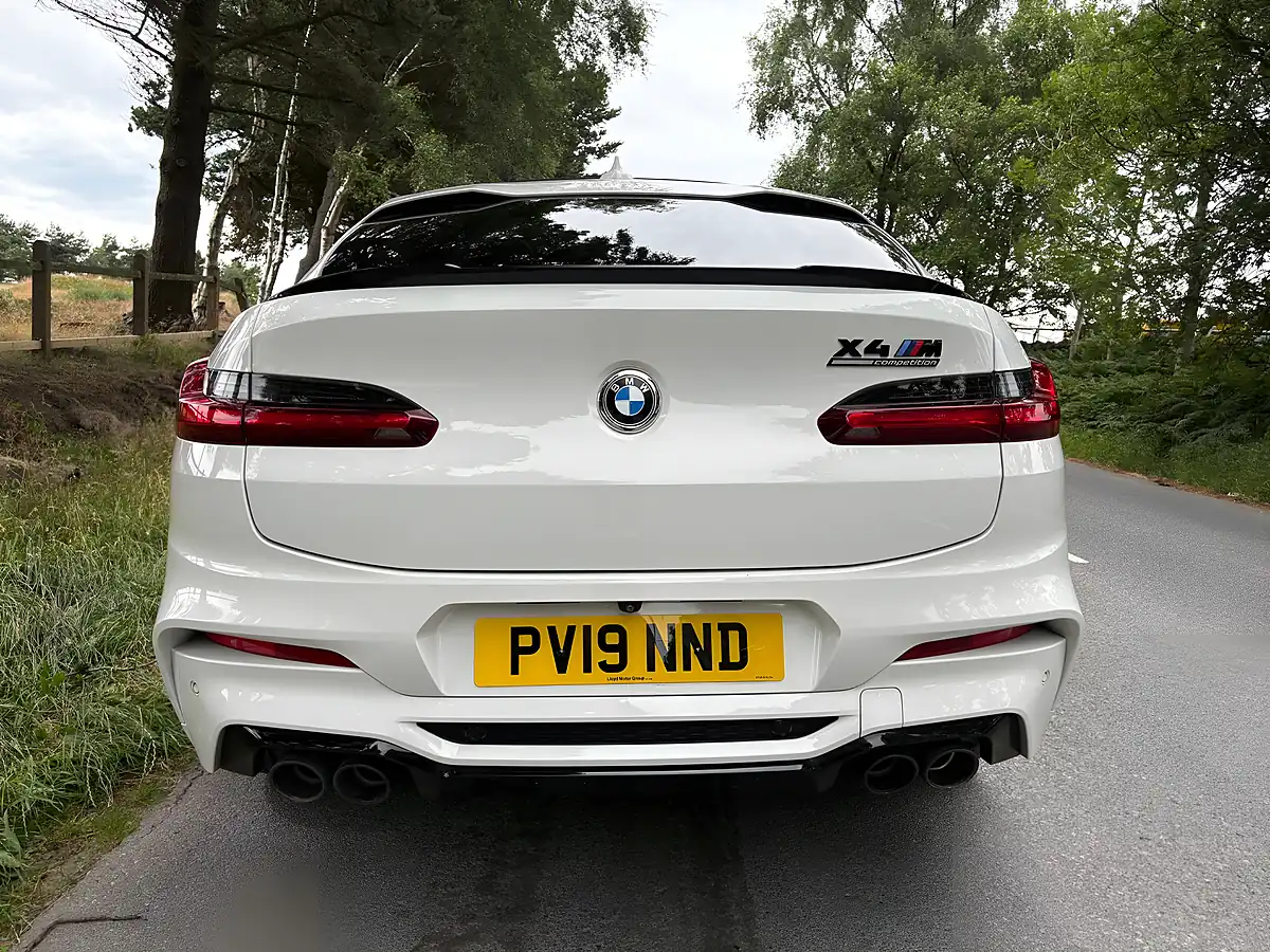 Used 2019 BMW X4 M Competition White - Interior and Exterior details 8