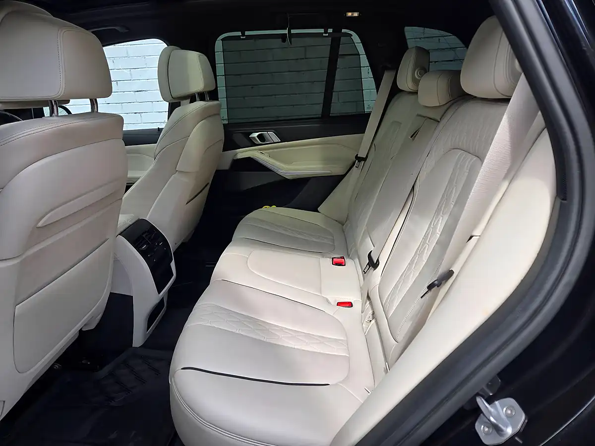 Used 2019 BMW X5 Auto Xdrive Black - Interior and Exterior details 15