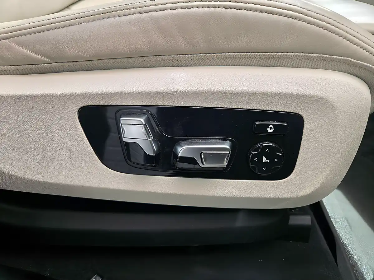 Used 2019 BMW X5 Auto Xdrive Black - Interior and Exterior details 18