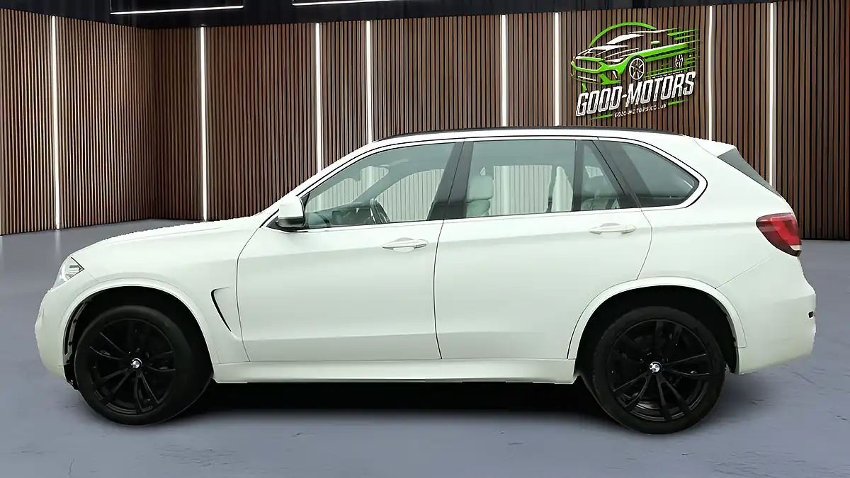 Used 2019 BMW X5 Estate White - Interior and Exterior details 10