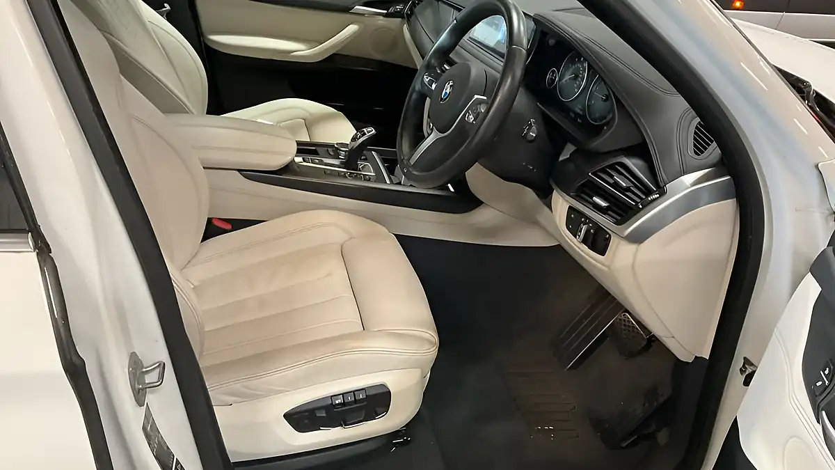 Used 2019 BMW X5 Estate White - Interior and Exterior details 15