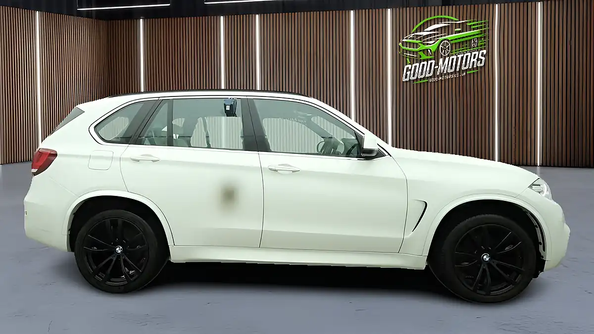 Used 2019 BMW X5 Estate White - Interior and Exterior details 5
