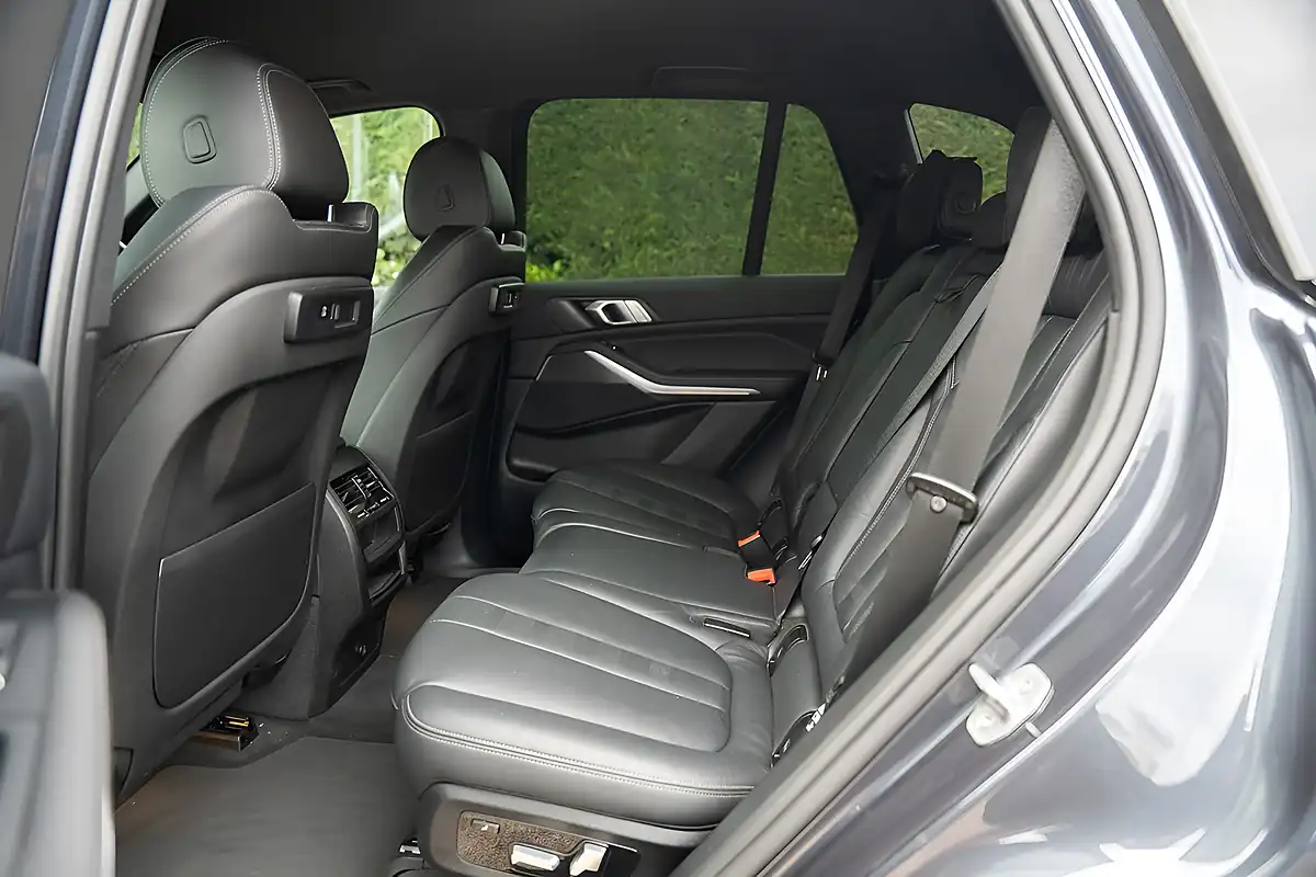 Used 2019 BMW X5 M Sport Arctic Grey - Interior and Exterior details 16
