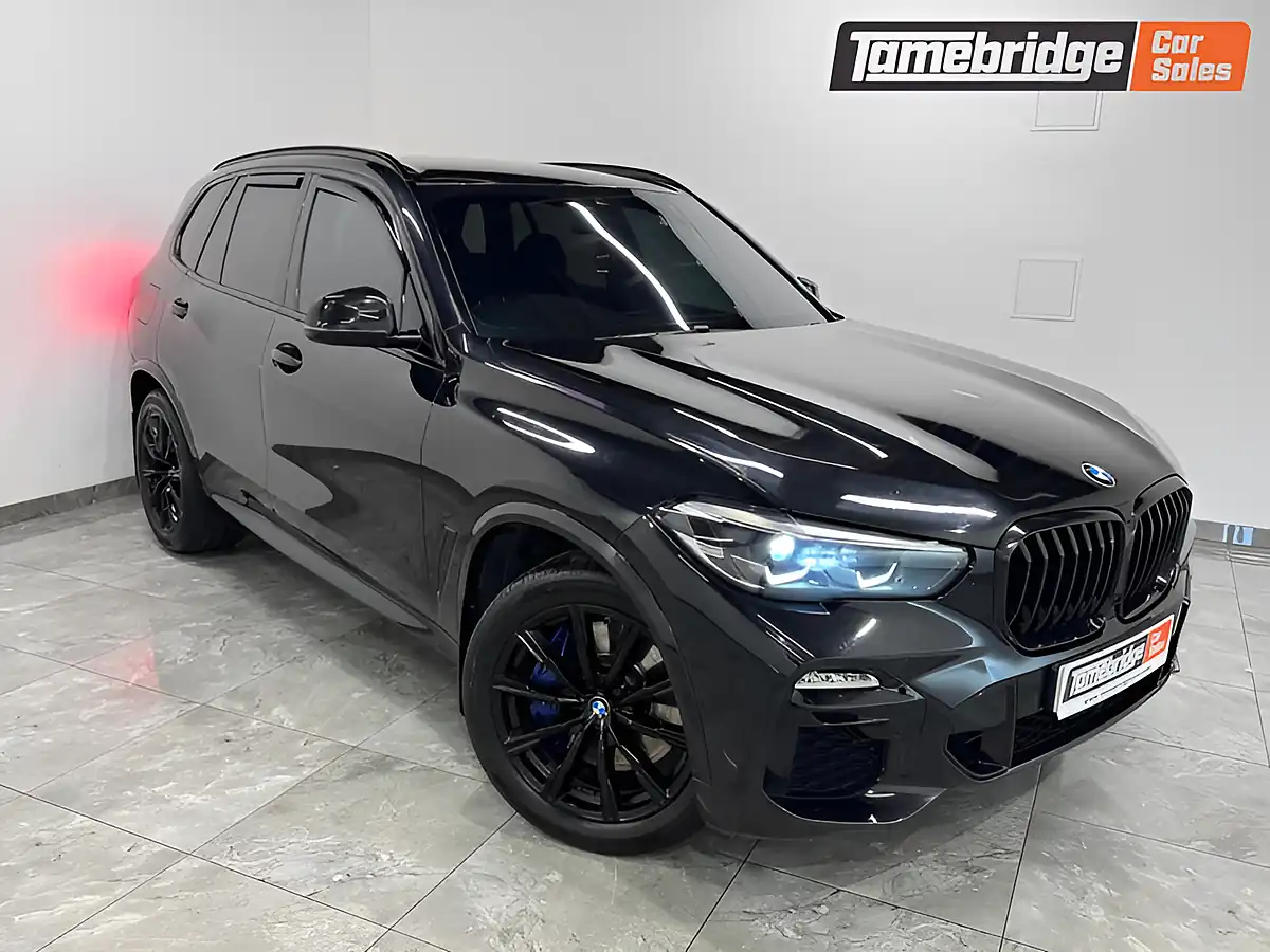 Used 2019 BMW X5 M Sport Black - Front View