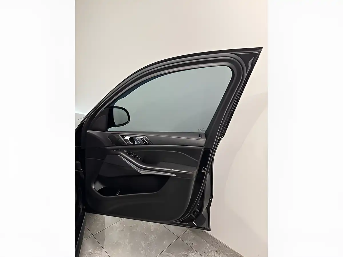 Used 2019 BMW X5 M Sport Black - Interior and Exterior details 11