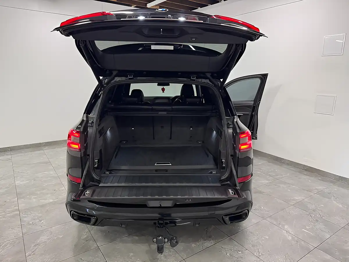 Used 2019 BMW X5 M Sport Black - Interior and Exterior details 12
